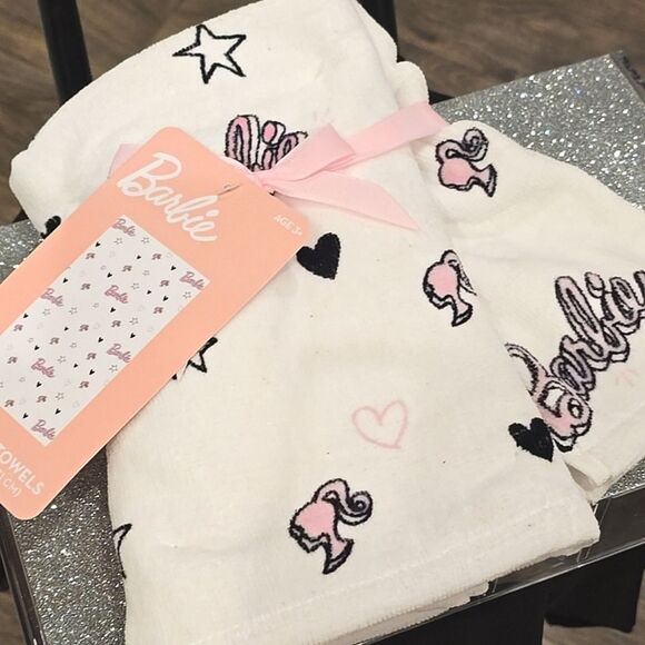 Barbie Signature Logo Hearts & Stars 2-PK Hand Towels - Picture 3 of 6